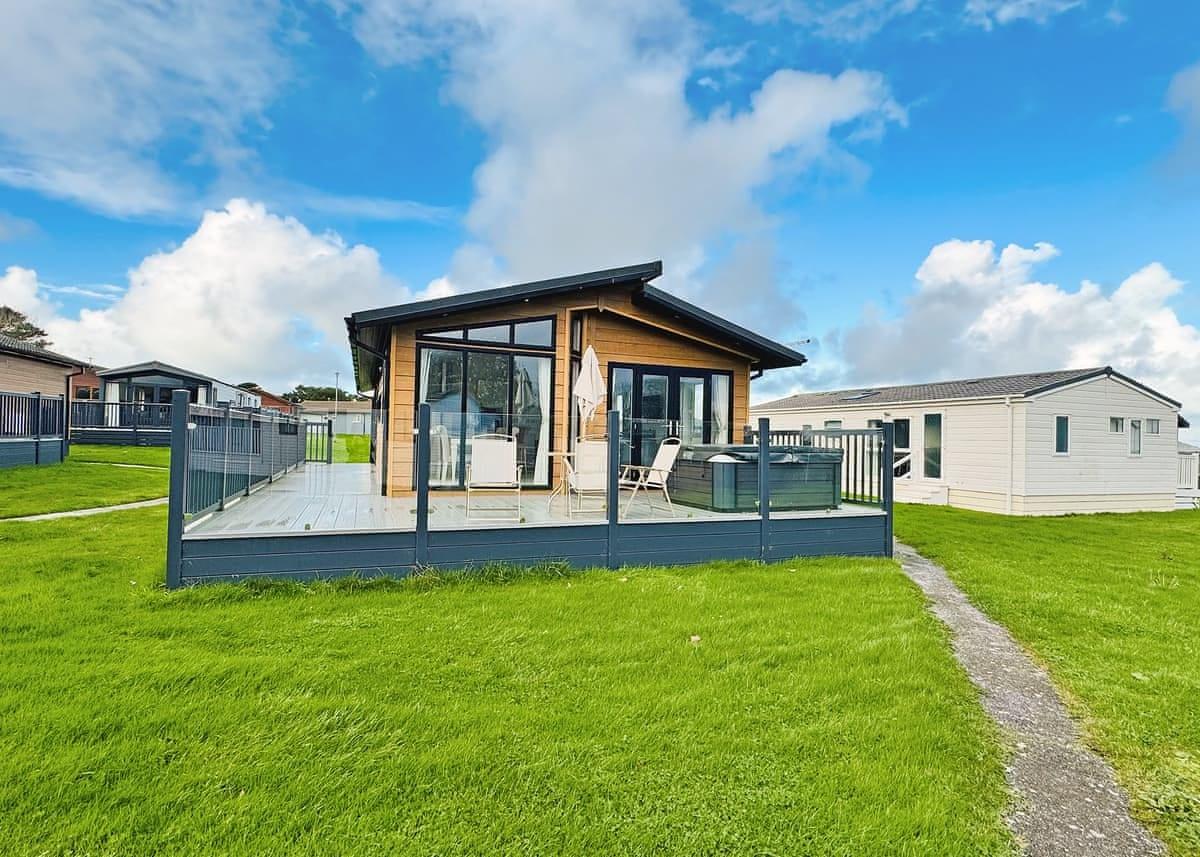 Harlyn Lodge holiday home for sale (Plot 29) at Atlantic Bays Holiday Park, St Merryn, Padstow — photo 1 of 18