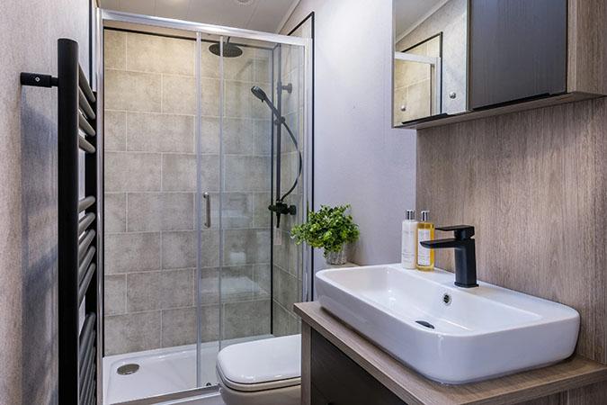 Victory St Merryn lodge shower room